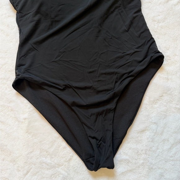 Vero Moda Size M Black One-Shoulder Swimsuit - Picture 3 of 11